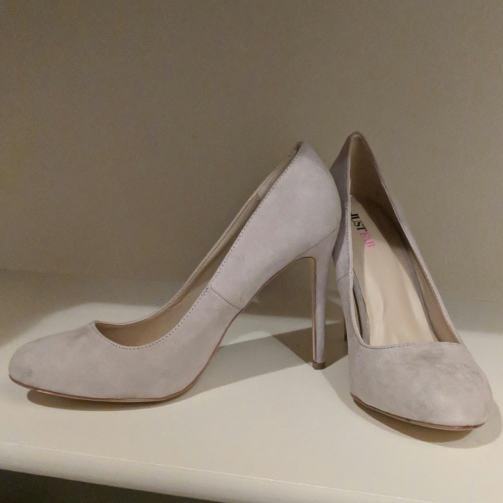 Nude Pumps
